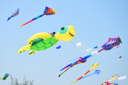 CHA- AM BEACH - MARCH 28: Thailand International Kite Festival on March 28,2015 in Cha- am beach, Phetchaburi province, Thailandのeditorial素材