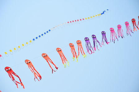 CHA- AM BEACH - MARCH 28: Thailand International Kite Festival on March 28,2015 in Cha- am beach, Phetchaburi province, Thailandのeditorial素材