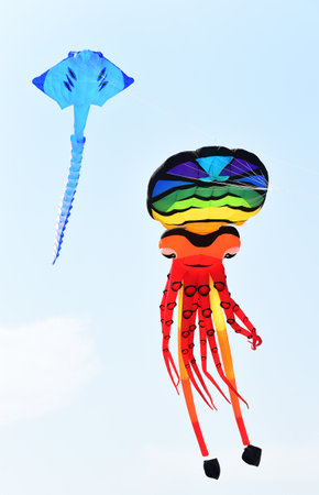 CHA- AM BEACH - MARCH 28: Thailand International Kite Festival on March 28,2015 in Cha- am beach, Phetchaburi province, Thailandのeditorial素材