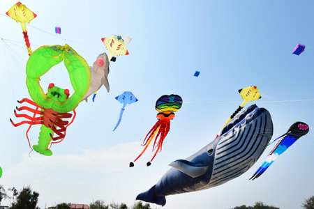 CHA- AM BEACH - MARCH 28: Thailand International Kite Festival on March 28,2015 in Cha- am beach, Phetchaburi province, Thailandのeditorial素材