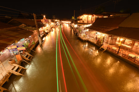 AMPHAWA , MAY 2 : Amphawa market canal, the most famous of floating market and cultural tourist destination on May 2, 2015 in Amphawa ,Thailand.のeditorial素材