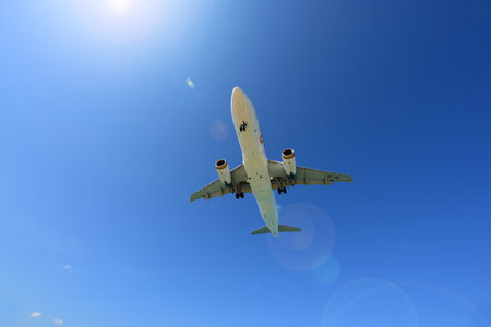 PHUKET, THAILAND - NOVEMBER 17 : The airplane landing at Phuket airport over the Mai Khao Beach on November17, 2016 in Phuket, Thailand.のeditorial素材