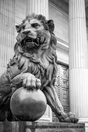 Sculpture of a Lion in front of a government building in Madridの写真素材