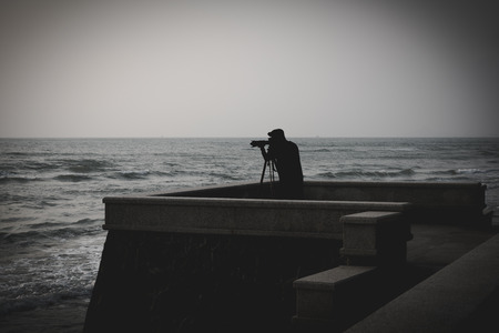 Silhouette photographer takes a good shot on the Huahin beach, Prachuap Khiri Khan, Thailandの写真素材