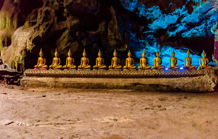 Buddha statues : The Khao Luang cave at Phetchaburi, Thailandのeditorial素材