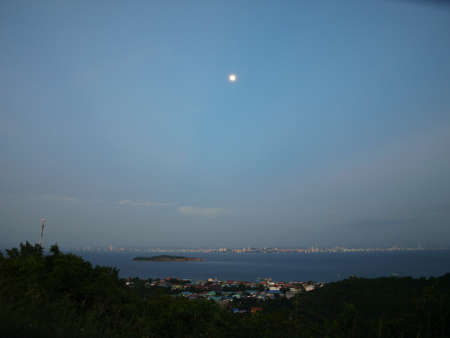Sea view evening and the moonの写真素材