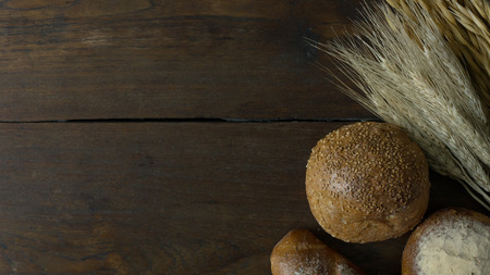 The  Bread  Wheat oats on wood  image background.の写真素材