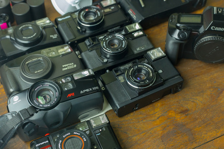 31 JULY 2018 , Bangkok , Thailand  The vintage camera films on wood Table.のeditorial素材
