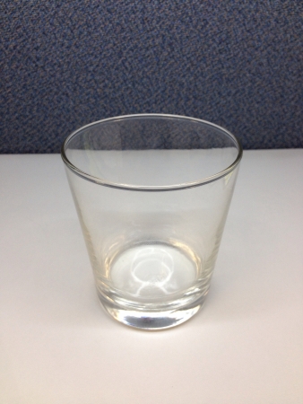 A empty glass of waterの素材