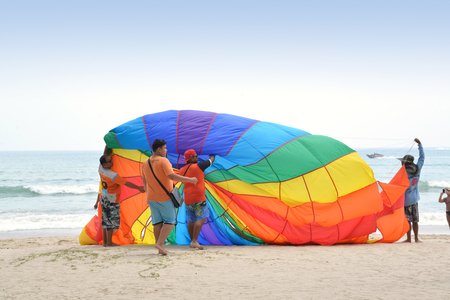 Parasailing coaching team is helping tourist to bring up his parachute at Patong beach, Phuket, Thailandのeditorial素材