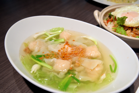 Chinese style wonton soup in white bowlの写真素材
