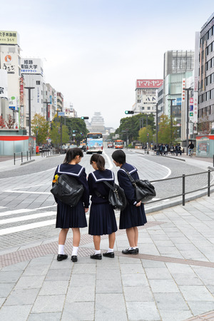 Students are waiting to cross the street in the early morning near Himeji castle, Japanのeditorial素材