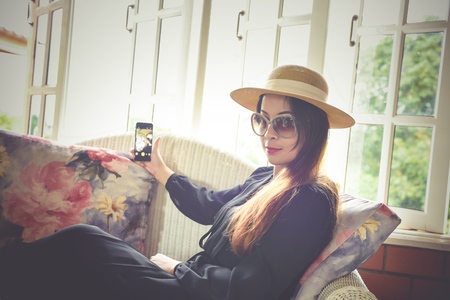 Women wearing black dress modeled in a cafe.の写真素材