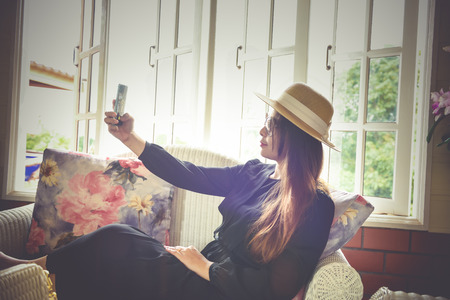 Women wearing black dress modeled in a cafe.の写真素材