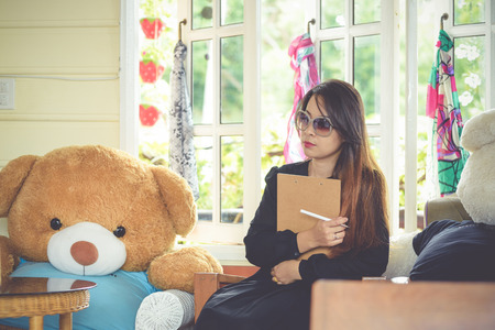 Women wearing black dress modeled in a cafe.の写真素材