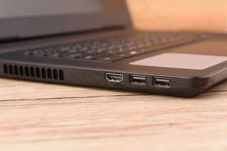 port usb laptop use for connecting USB utilities.