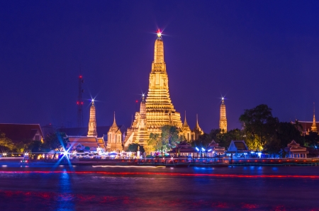 Twilight view of Wat Arun across Chao Phraya River during sunset in Bangkok, Thailandのeditorial素材