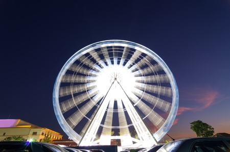 Ferris is a player. A large circular steel structure. at duskのeditorial素材