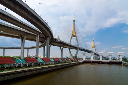 BANGKOK, THAILAND-APRIL 28:The Bhumibol Bridge, one of Thailand most famous bridges, spanning the river Choa Phraya on APRIL 28 ,2013 in Bangkok, Thailand.のeditorial素材