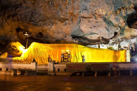 Buddha is located in Khao Luang Cave, Phetchaburi Province, Thailandのeditorial素材