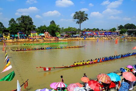 BURIRAM, THAILAND - NOV 7-8 : Unidentified crews ,waterman strong in traditional Thai long boats compete during King Cup Traditional Long Boat Race Championship on NOVEMBER, 2015 in BURIRAM ,Thailandのeditorial素材