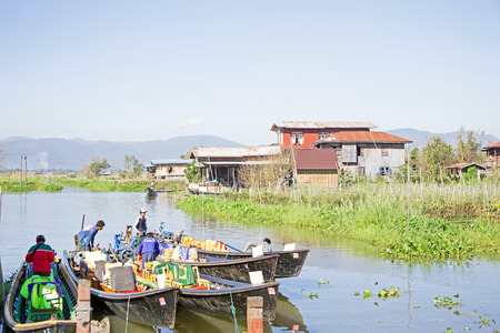 INLE LAKE, MYANMAR - NOVEMBER 23, 2015: Local sellers with their goods on Inle Lake, Myanmar on the 23th November, 2015.のeditorial素材
