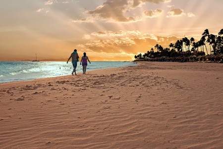 Sunset on Druif beach on Aruba island in the Caribbean Seaの素材 [FY31087646435]