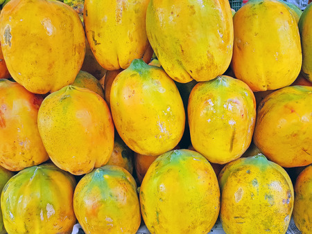 Fresh papayas for sale in Indiaの写真素材