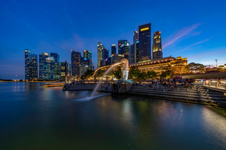 Sunset at Merlion Park, Marina Bay, Singaporeのeditorial素材
