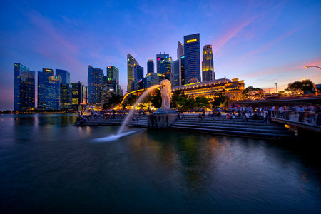 Sunset at Merlion Park, Marina Bay, Singaporeのeditorial素材