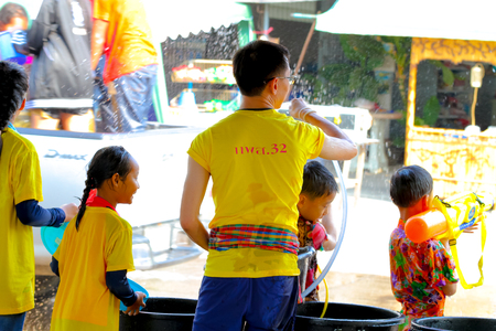 kALASIN,THAILAND - April 14, 2016:Tradition of pouring water It is a continuation of the long New Year Thailand. pour water on each other and having fun at Songkran festival, the traditional Thai New Year.popular during Songkran.Songkran is Thailand's Newのeditorial素材