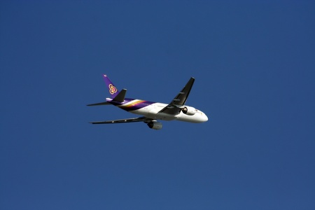 thaiairway boeing 777-200 take off with blueskyのeditorial素材