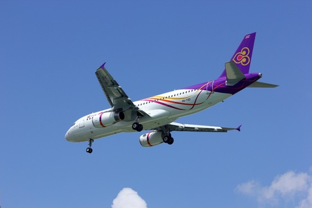 Airbus A320-200 of Thaismile airline, HS-TXD landing to chiangmai airport, from phuket.のeditorial素材