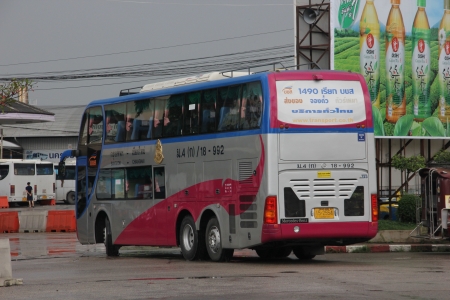 Bus route bangkok and chiangmai, Double deck bus class 1(Pink VIP), Extra large seat , aircondition and restroom. Service include food and drink. Best bus transport in thailand. のeditorial素材