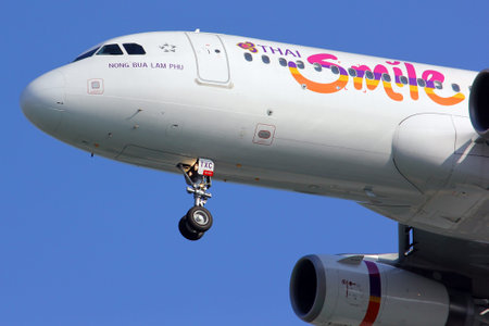 Close up of HS-TXC Thaismile airline.