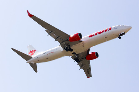 CHIANGMAI ,  THAILAND-FEBRUARY  5  2014  HS-LTH  Boeing 737-900ER  of Thai lionair airline , landing to Chiangmai airport from Bangkok Don Muang Airport, thailand のeditorial素材