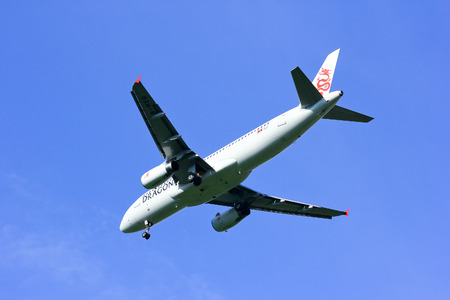 CHIANGMAI , THAILAND-SEPTEMBER 8 2014 : B-HSQ Airbus A320-200 of Dragon air. Landing to Chiangmai airport from Hongkong airport.のeditorial素材
