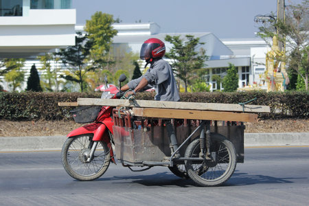 CHIANGMAI, THAILAND -JANUARY 19 2016:   Private Honda Dream Motorcycle. Photo at road no.121 about 8 km from downtown Chiangmai, Thailand.のeditorial素材