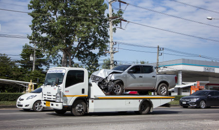 Chiangmai, Thailand -   November 13 2020: Jaruen Sab Tow truck for emergency car move. Photo at road no 121 about 8 km from downtown Chiangmai, thailand.のeditorial素材