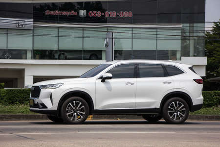 Chiangmai, Thailand - April  21 2022: Private suv car, havel h6. Photo at road no.1001 about 8 km from downtown Chiangmai, thailand.のeditorial素材