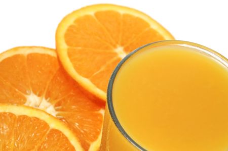 a glass of freshly squeezed orange juice with orange slicesの写真素材