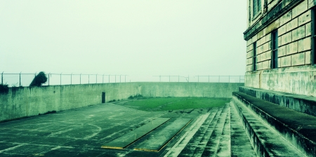 a view of the recreation yard of Alcatraz Federal Penitentiary, in San Francisco Bay, United Statesの写真素材
