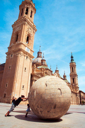 ZARAGOZA, SPAIN - AUGUST 19, 2017: Tourists at the Plaza del Pilar square, in Zaragoza, Spain, with the Cathedral-Basilica of Our Lady of the Pillar in the backgroundのeditorial素材