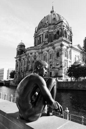 a view of the Spree River and the Berliner Dom, the Cathedral of Berlin, in Germany, in black and whiteのeditorial素材