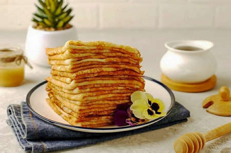 Leningrad-style pancakes are ready. A simple recipe for delicious and tender kefir pancakes. These pancakes can be served on their own or with any fillings.の写真素材