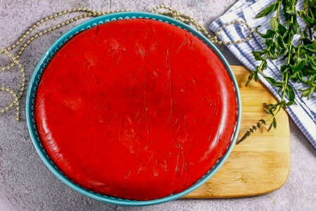 Cherry coolies can be spread in cream. If you plan on making the cake a little later, wrap the coolies completely in plastic wrap and store in the freezer. The colorful cherry coolie is the perfect impregnation and addition to the cake. Preparing it is as easy as shelling pears, the main thing is the availability of the necessary ingredients. Remember to freeze the coolie before placing it in the cream, otherwise it will melt and break apart.の写真素材