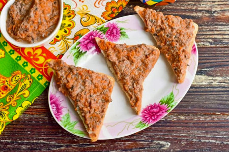 Fish head pate is ready! Despite the fact that this appetizer is made from fish heads, it turns out...