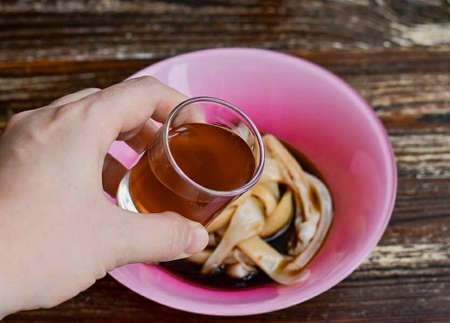 Then pour in the wine. Stir. Leave the squid to marinate for 20 minutes.の写真素材