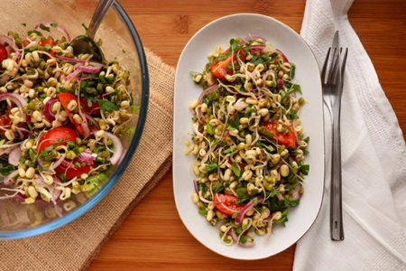 Salad with sprouted mash is ready. You probably know about the benefits of sprouted cereals and legumes, so today I propose to bring your knowledge to life and prepare a very interesting and healthy salad with sprouted mung bean. It will be delicious. Bon Appetit!の写真素材