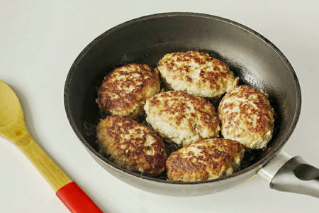 Form cutlets from the minced meat and fry them in a pan over high heat on both sides until golden...